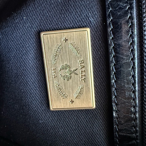 Bally Oversize Tamara
Elegant Black Leather EUC Big Mama of Bags - Picture 9 of 12